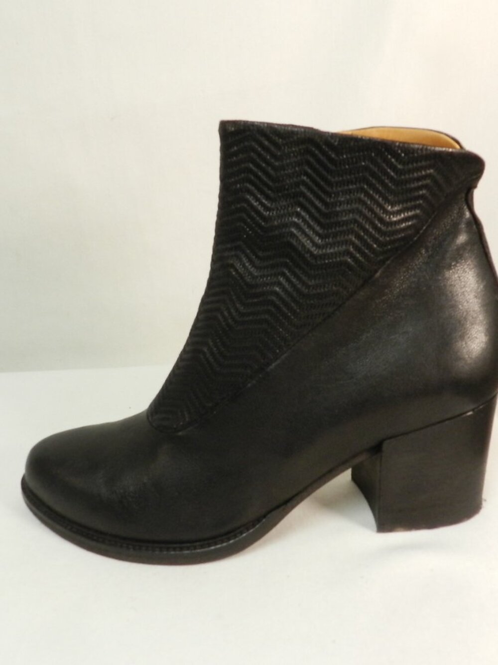 GIDIGIO Leather ankle boots black pumps zip up textured Italy Size 39.5 US 9.5